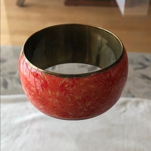 Coral slip-on bracelet with floral details